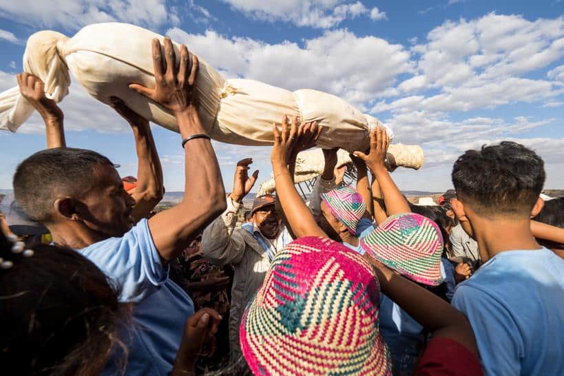 Cérémonie de Famadihana à Madagascar. Photo : MPMF24 / Wikimedia Commons – CC BY 4.0.